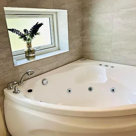 Luxury With Hot Tub & Wifi * Børkop