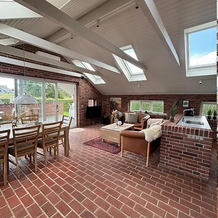 Luxury With Hot Tub & Wifi