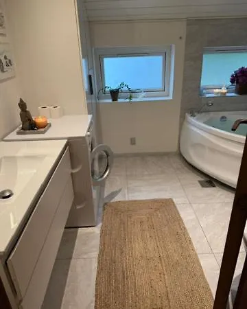 Feriehus Luxury With Hot Tub & Wifi