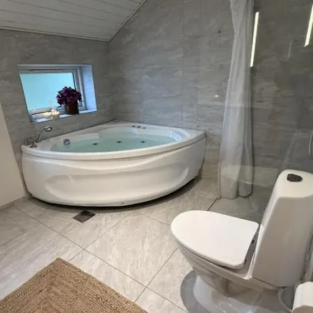 Сasa de vacaciones Luxury With Hot Tub & Wifi Børkop