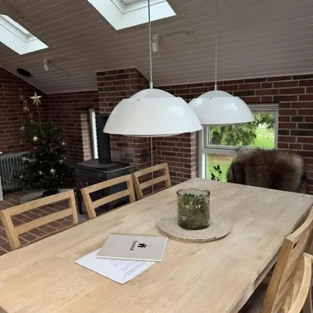Luxury With Hot Tub & Wifi Feriehus Børkop