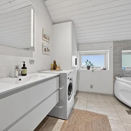 Luxury With Hot Tub & Wifi